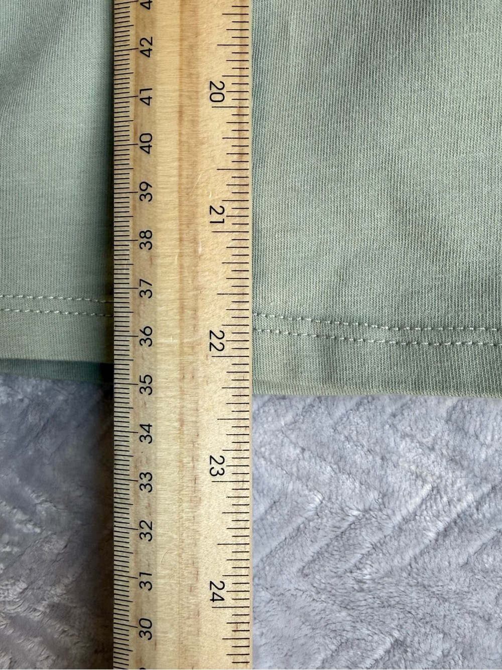 GUESS Los Angeles Sage Green Tonal Logo Tee Size M - Picture 7 of 8